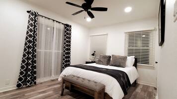 3 bedrooms, desk, iron/ironing board, travel crib