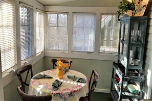 Dining - Spacious Downtown Cottage with Roof-Top Patio (Little Rock)