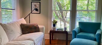 Spacious Downtown Cottage with Roof-Top Patio