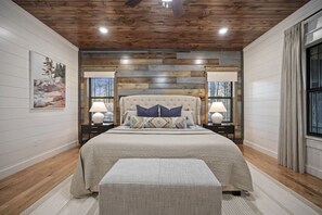 3 bedrooms, iron/ironing board, WiFi, bed sheets - 3 Masters, w/Bunk Room, Shuffle Board, Arcades, Hot Tub-Great For Families (Broken Bow)