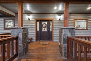 Interior - 3 Masters, w/Bunk Room, Shuffle Board, Arcades, Hot Tub-Great For Families (Broken Bow)