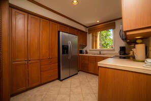 Fridge, microwave, oven, stovetop - Veranda 3G 2 bdr Garden View in Los Suenos (Playa Herradura)