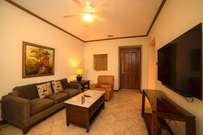 TV, stereo - Veranda 3G 2 bdr Garden View in Los Suenos (Playa Herradura)
