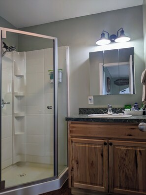Shower, hair dryer, towels, soap - Serenity Heights Place (Willow)