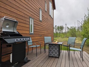 Outdoor dining - Serenity Heights Place (Willow)