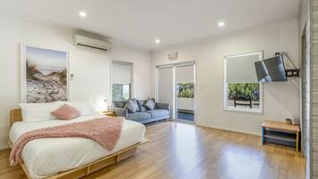 1 bedroom, desk, free WiFi, bed sheets