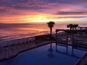 Piscina all'aperto, una piscina riscaldata