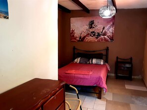 5 bedrooms, free WiFi, bed sheets