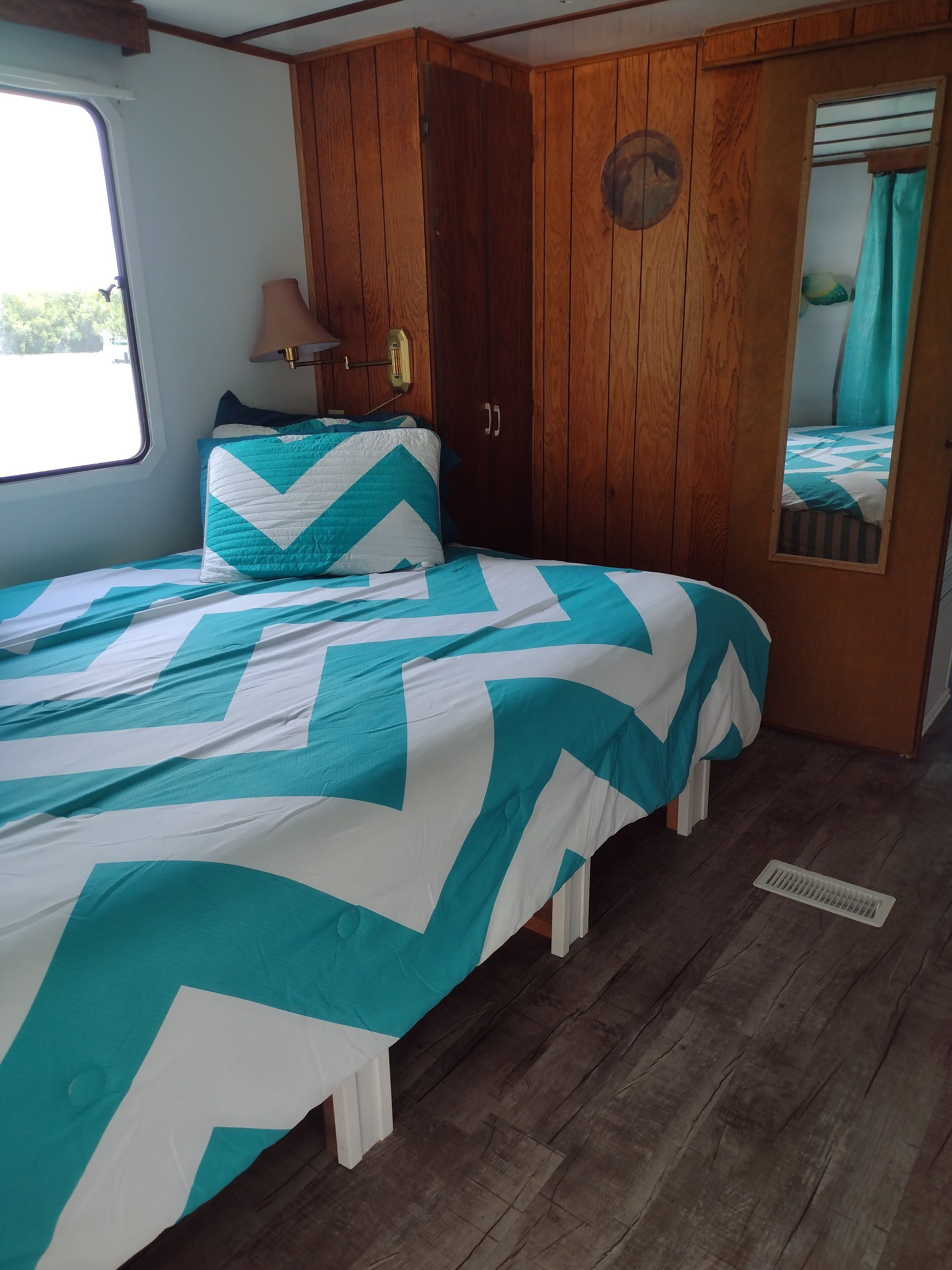 하우스 | 1 개의 침실, 고급 침구, 필로우탑 침대, 각각 다른 스타일의 인테리어