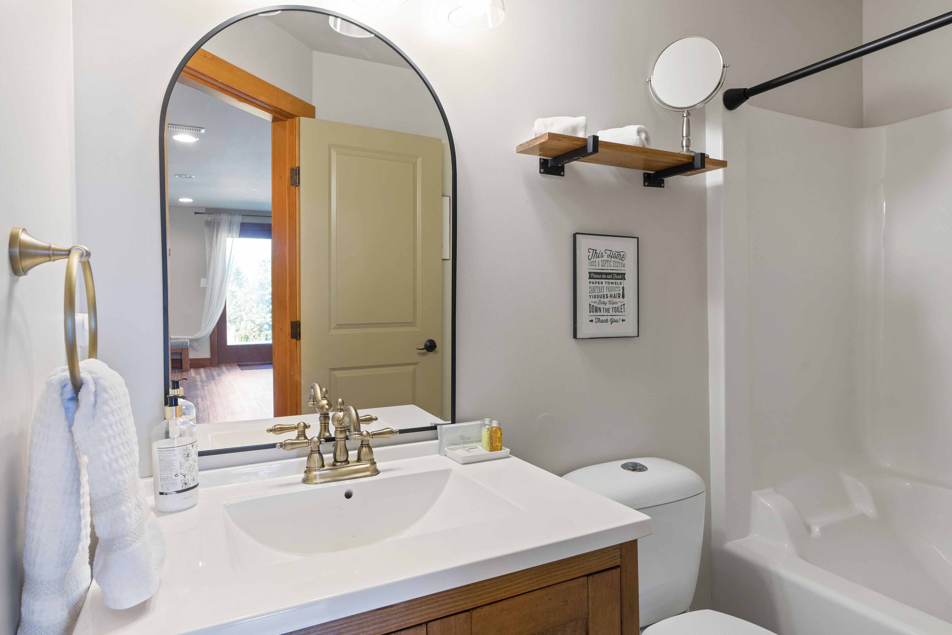Combined shower/bathtub, hair dryer, towels, soap