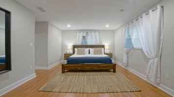 4 bedrooms, desk, iron/ironing board, free WiFi