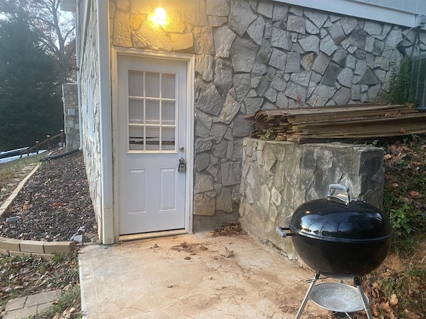 Property grounds - Modern Basement APT min from Infinite Energy CENTER (Lilburn)