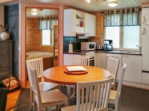 Fridge, microwave, dishwasher, cookware/dishes/utensils