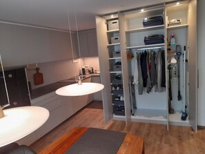 Réfrigérateur, micro-ondes, lave-vaisselle