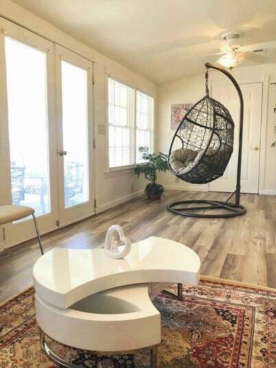 ⭐️Renovated 3BD 2BA w/ Sunroom ⭐️ Near I-40