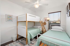 3 chambres, fer et planche à repasser, lit parapluie, Wi-Fi gratuit