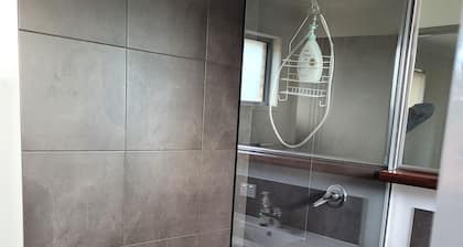 Hotel Alternative. New Villa of 2 bedrooms each with own Private Ensuite