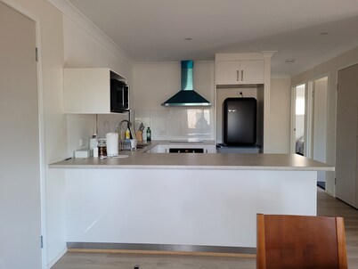 Hotel Alternative. New Villa of 2 bedrooms each with own Private Ensuite