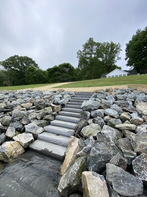 Property grounds - Charming Rappahannock Waterfront Cottage Pool, Fireplace, Kayaks (Locust Hill)