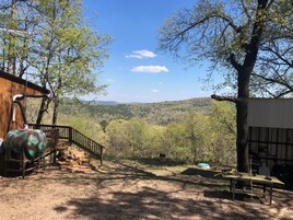 Cabana família, 1 cama King e sofá-cama, vista para a montanha, ao lado da montanha | Terraço/pátio