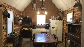 Family Cabin, 3 Bedrooms, Valley View | Living area
