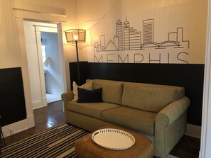 TV - J Birds' Bungalow (Memphis)