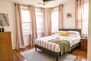 2 makuuhuonetta, silitysrauta/-lauta, Wi-Fi, vuodevaatteet