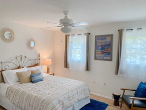 3 Schlafzimmer, Schreibtisch, Bügeleisen/Bügelbrett, Reisekinderbett