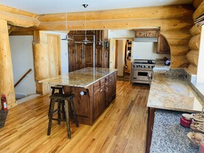 Fridge, cookware/dishes/utensils