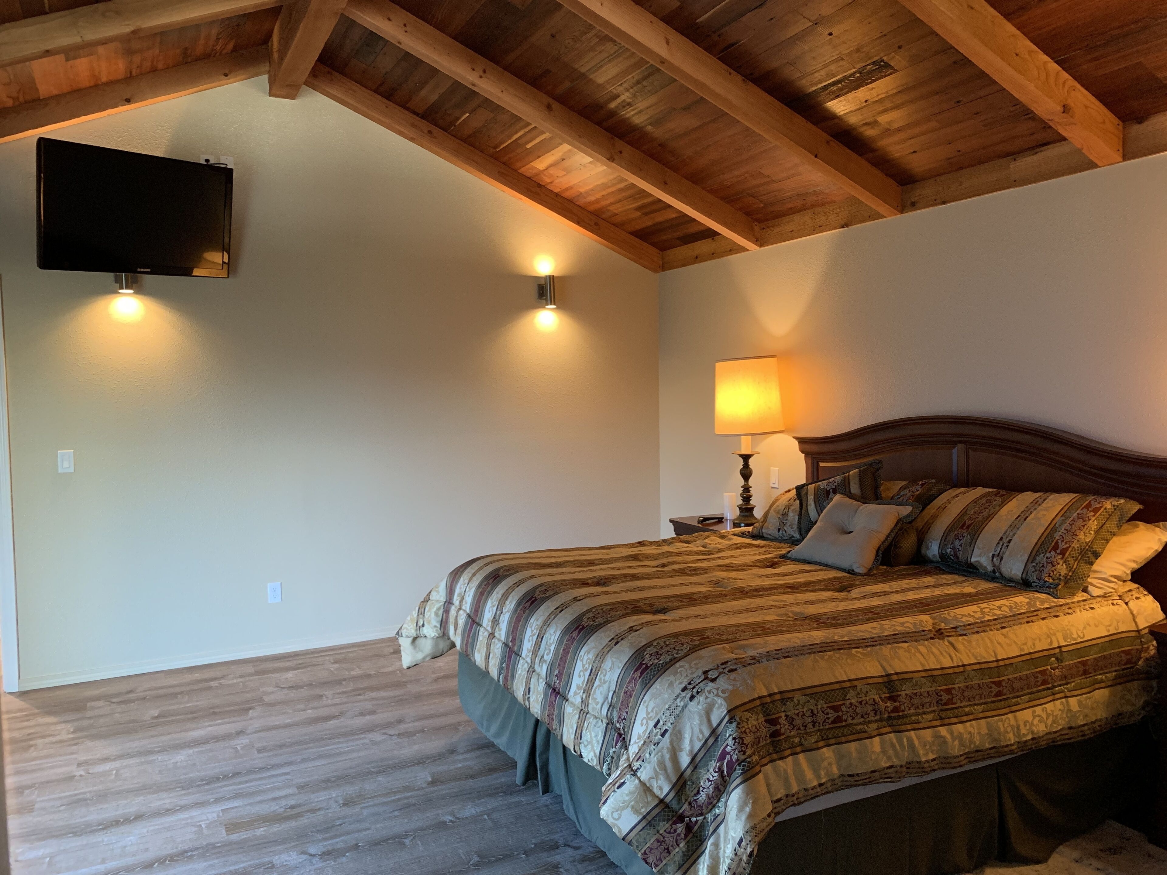 3 chambres, fer et planche à repasser, Wi-Fi, draps fournis