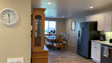 Frigorífic, microones, forn i placa de cuina