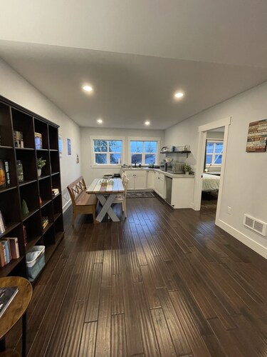 Forest Beach Cottage with deck near Horsehead Bay