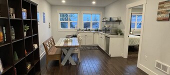 Forest Beach Cottage with deck near Horsehead Bay