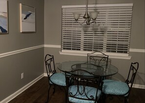 Dining - 👀 Short-term Luxury 👀
Best Value for 30+ Days (Covington)