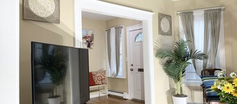 Beautiful Retreat close to Downtown Boston. Pets friendly.