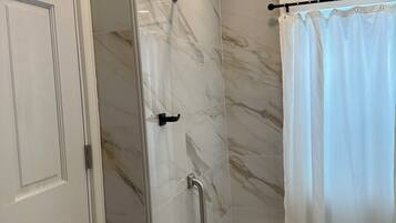 Combined shower/bathtub, hair dryer, towels, soap