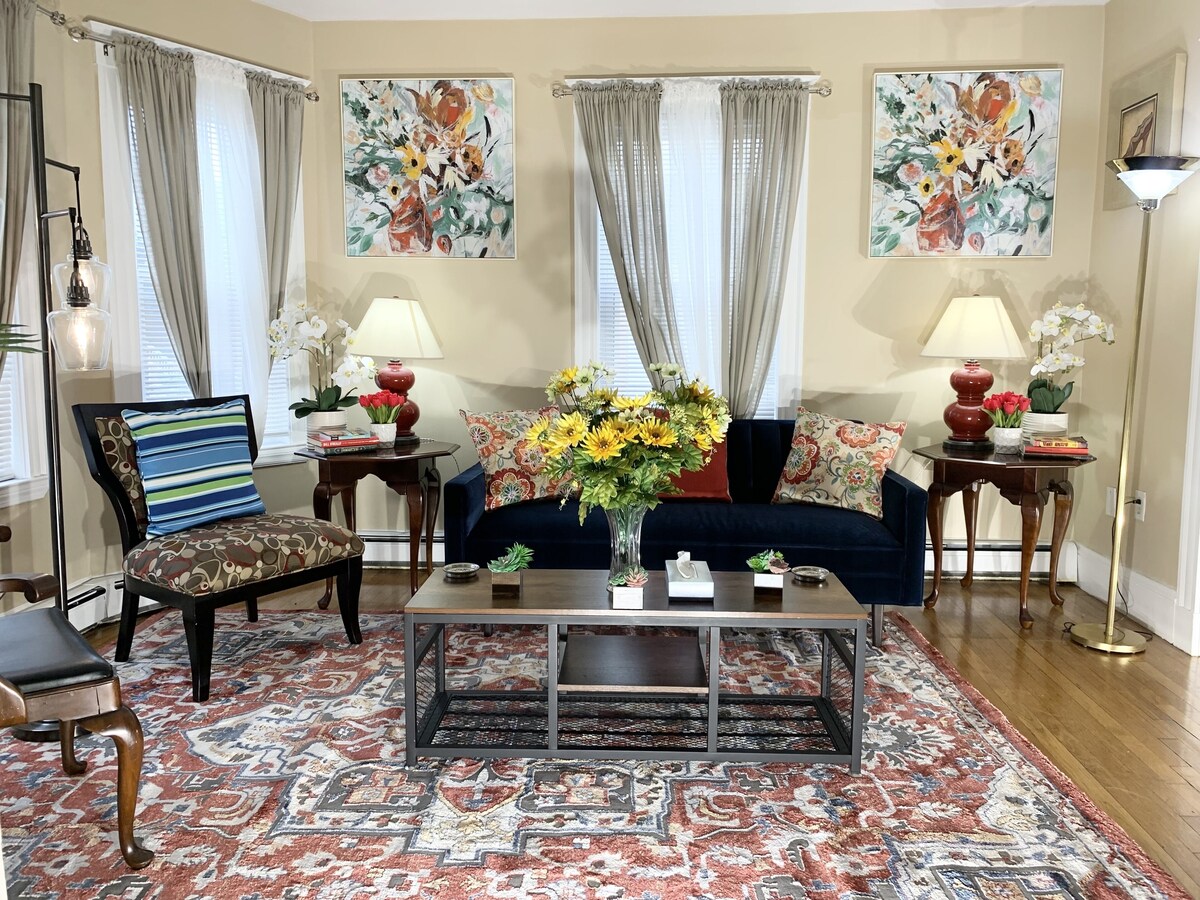 Beautiful Retreat close to Downtown Boston. Pets friendly.