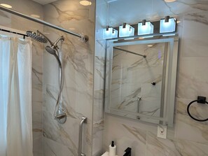 Combined shower/tub, hair dryer, towels, soap - Beautiful Retreat close to Downtown Boston. Pets friendly. (Boston)