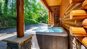 Tina de hidromasaje al aire libre