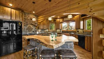 雪櫃、微波爐、焗爐、爐具