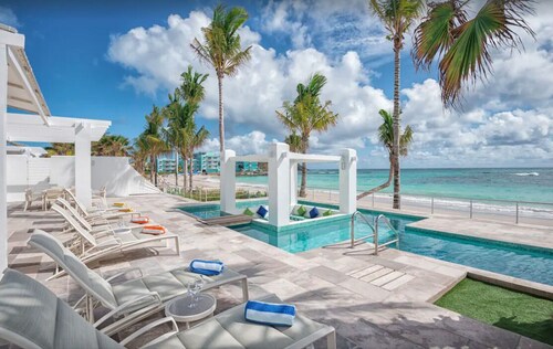 Luxury Luxury Luxury Villa living right on the beach ...