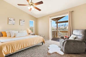 4 bedrooms, desk, blackout drapes, iron/ironing board - Pool-side Villa with Perfect Views 4 Bed 3 Bath (Tucson)