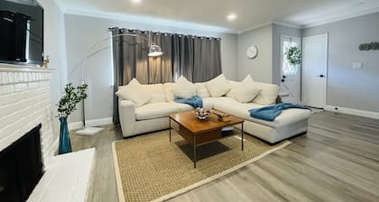 Bright modern home near Santana Row, Apple