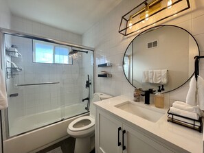 Bathtub, hair dryer, towels, soap - Bright modern home near Santana Row, Apple (Santa Clara)