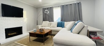 Bright modern home near Santana Row, Apple