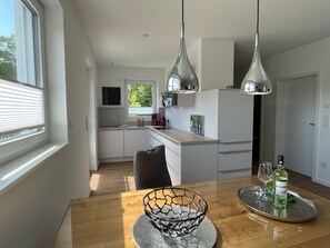 Unclassified image, 4 of 47, button