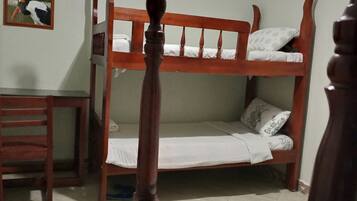 5 bedrooms, free WiFi, bed sheets
