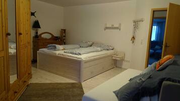 1 Schlafzimmer, Reisekinderbett, WLAN, Bettwäsche
