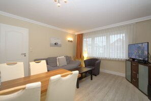 Unclassified image, 3 of 11, button - House Sarah 03, Germany (Sylt)