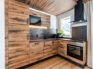 Kühlschrank, Ofen, Herdplatte, Geschirrspüler